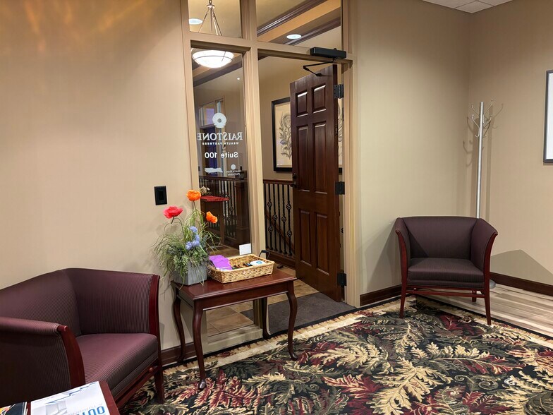 More Photos Of 609 E Tan Tara Cir, Sioux Falls Office For Lease