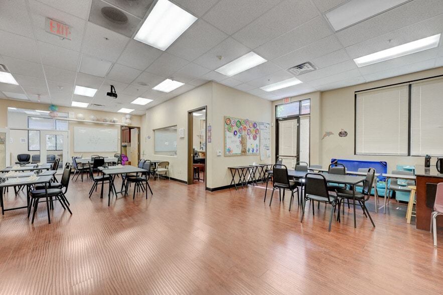 More Photos Of 6284 Spring Mountain Rd, Las Vegas Office For Sale