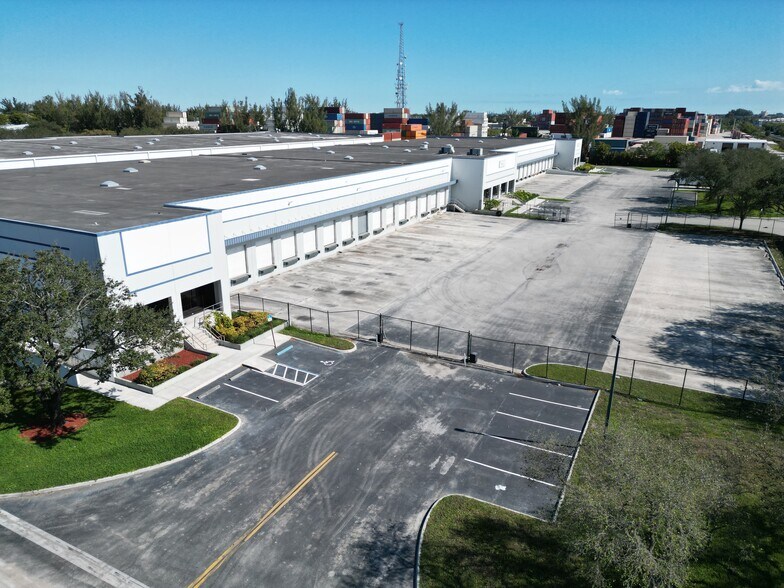 More Photos Of 9901 NW 106th St, Medley Warehouse For Lease