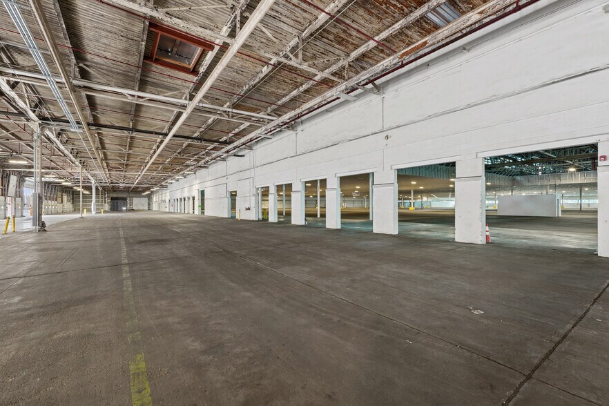 More Photos Of 2800 Eastern Blvd, Middle River Distribution For Lease