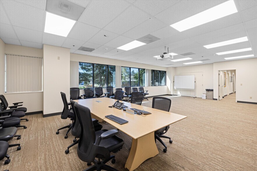 More Photos Of 2121 S State St, Tacoma Office For Lease