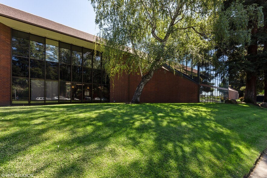 More Photos Of 2335 American River Dr, Sacramento Office For Lease