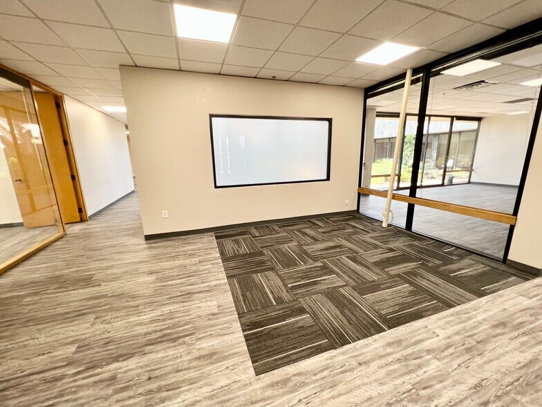 More Photos Of 2525 W Beryl Ave, Phoenix Office For Lease