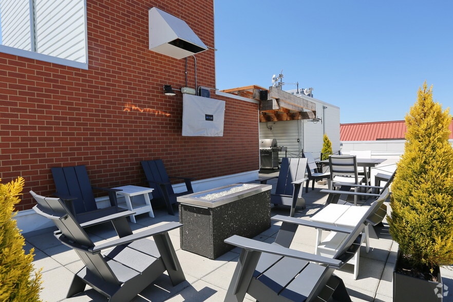 More Photos Of 11101 NE 12th St, Bellevue Apartments For Lease