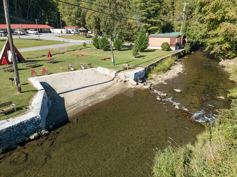 More Photos Of 125 Tee Pee Dr, Whittier Hotel For Sale