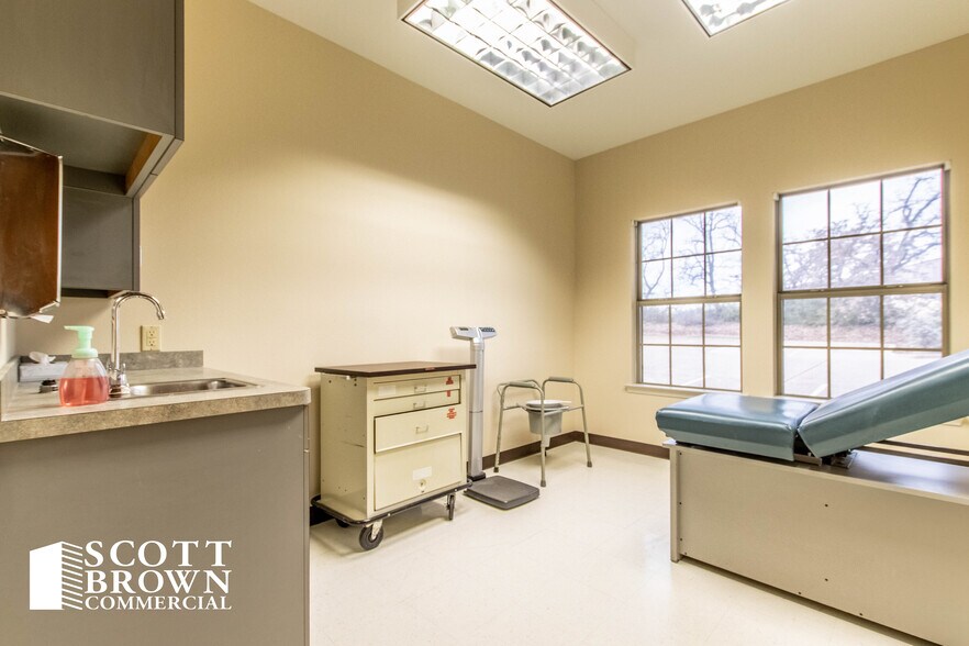 More Photos Of 3204 Colorado Blvd, Denton Medical For Sale