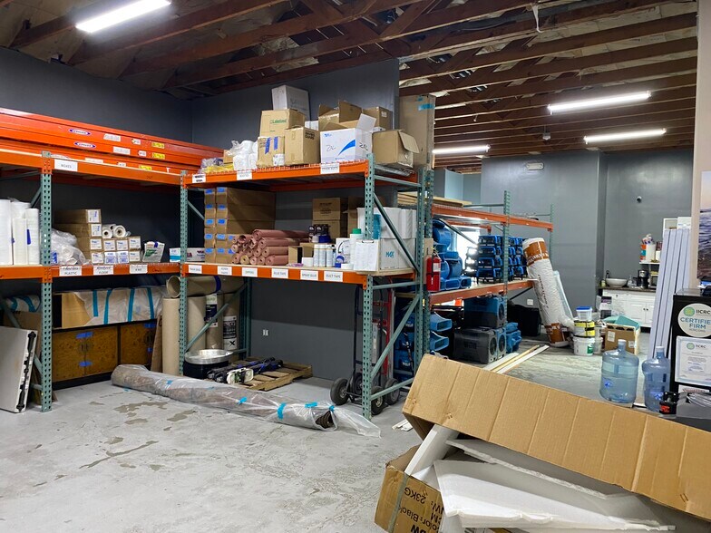 More Photos Of 7234 Owensmouth Ave, Canoga Park Freestanding For Lease