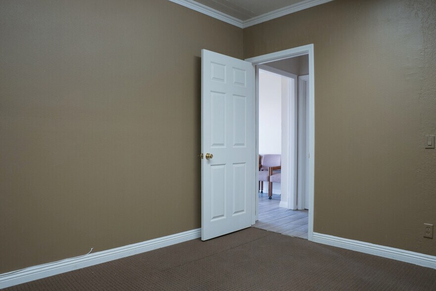 More Photos Of 1344 W 6th St, Corona Office For Sale