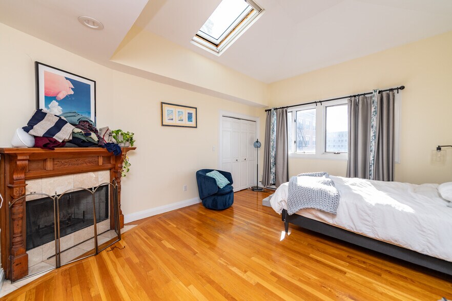 More Photos Of 470 Commonwealth Ave, Boston Apartments For Sale