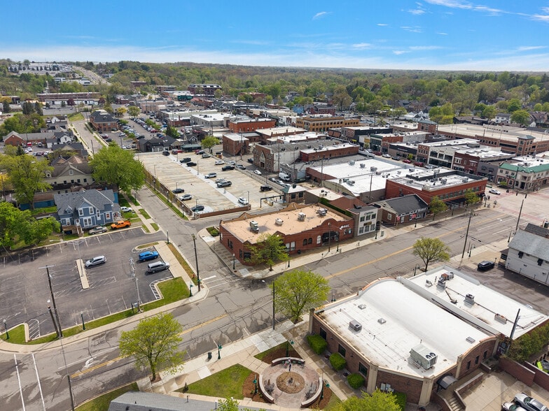 More Photos Of 130-150 E University Dr, Rochester Storefront Retail Office For Lease