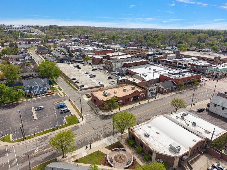 More Photos Of 150 E University Dr, Rochester Storefront Retail Office For Lease