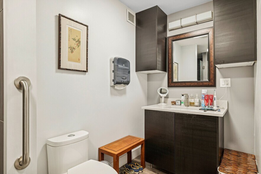 More Photos Of 5926 E Wilshire Dr, Scottsdale Assisted Living For Sale