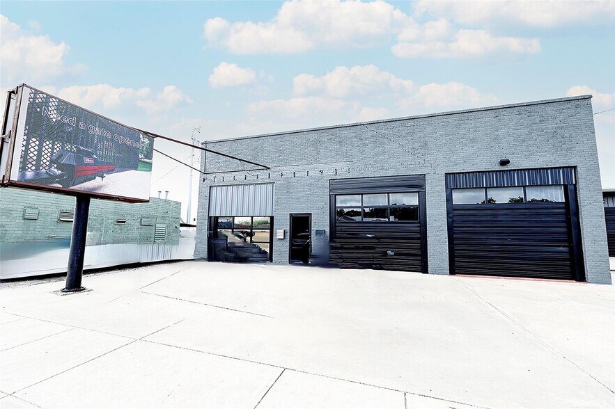 More Photos Of 406 W Wise St, Bowie Industrial For Sale