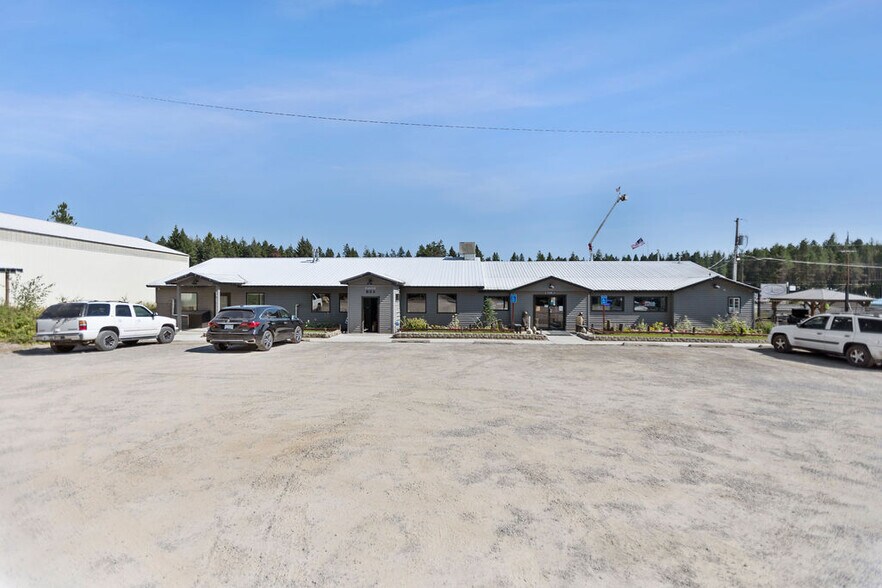 More Photos Of 802 S Shore Diamond Lake Rd, Newport Restaurant For Sale