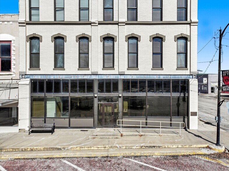 More Photos Of 2-4 W Ohio St, Butler Office For Lease