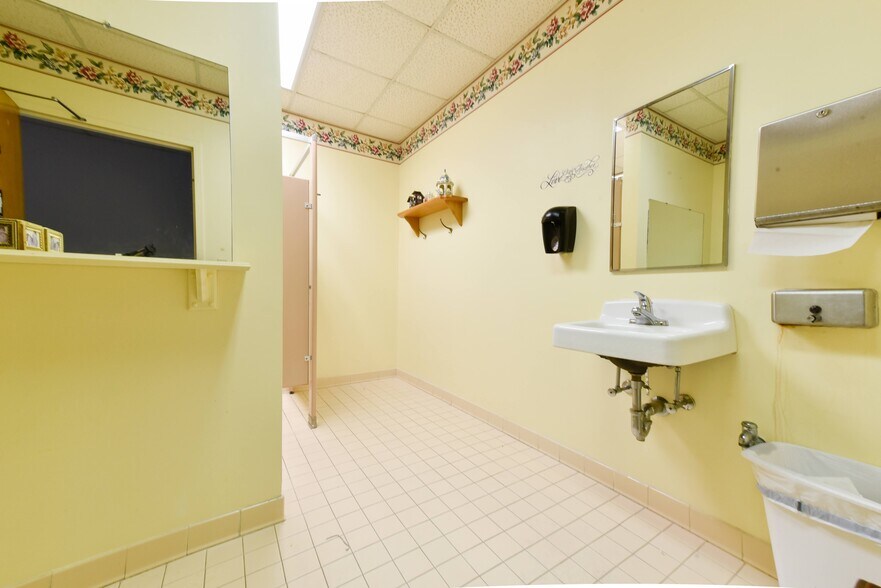 More Photos Of 3901 Raeford Rd, Fayetteville Religious Facility For Lease