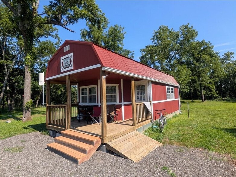 More Photos Of 74 2nd St, Moran Trailer Camper Park For Sale