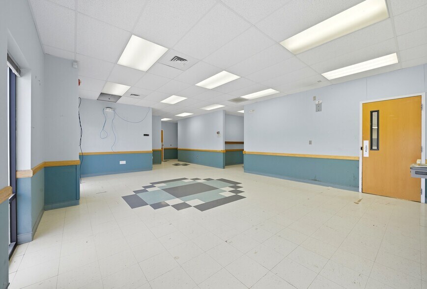 More Photos Of 508-514 Canterbury Rd, Kings Mountain Flex For Sale