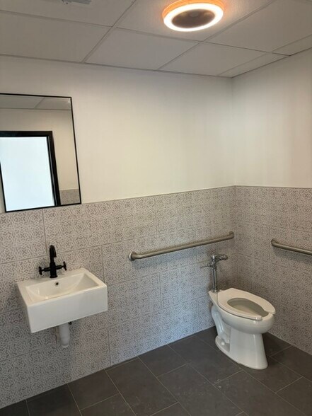 More Photos Of 273 Closter Dock Rd, Closter Storefront Retail Office For Lease