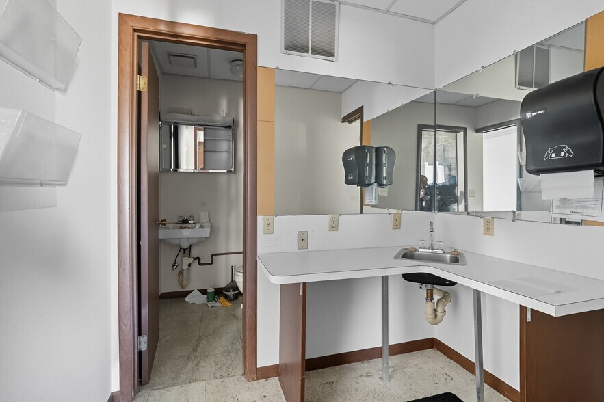 More Photos Of 9309-9319 Cincinnati-Columbus Rd, West Chester Office For Lease