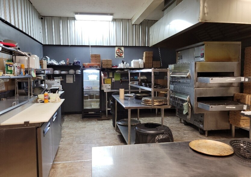 More Photos Of 15111 MacCorkle Ave, Belle Restaurant For Sale