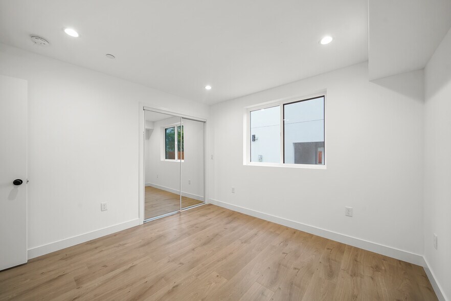 More Photos Of 171 S Hoover St, Los Angeles Apartments For Sale