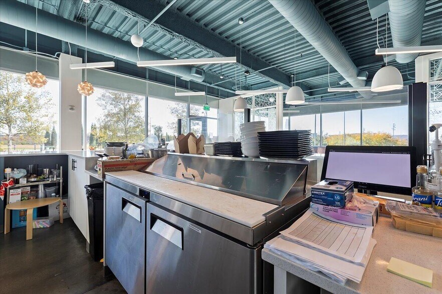 More Photos Of 4201 Rivers Edge Pky, Council Bluffs Office For Lease
