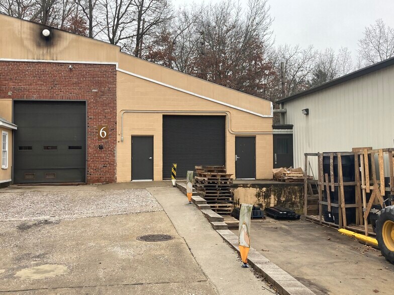 More Photos Of 2601 Emory Rd, Finksburg Flex For Lease