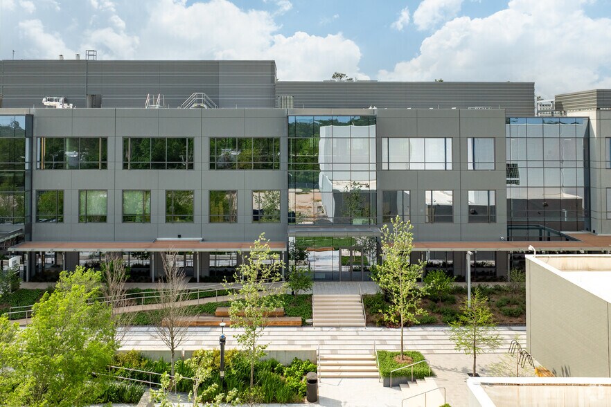 More Photos Of 8800 Technology Forest Pl, The Woodlands Unknown For Lease