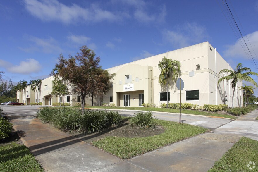 More Photos Of 1907 SW 43rd Ter, Deerfield Beach Warehouse For Lease