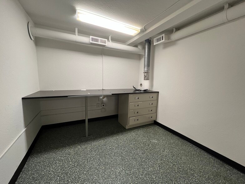 More Photos Of 1200 5th St, Berkeley Light Manufacturing For Lease