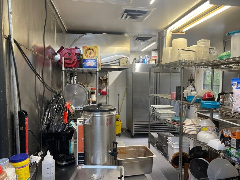 More Photos Of 6891 S Highland Blvd, Grifton Restaurant For Sale