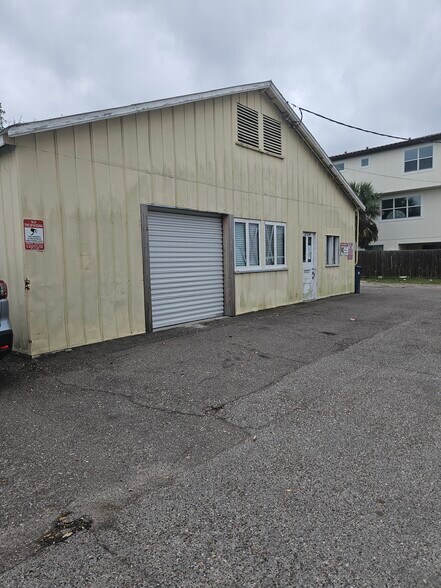 More Photos Of 2704 W Azeele St, Tampa Warehouse For Lease