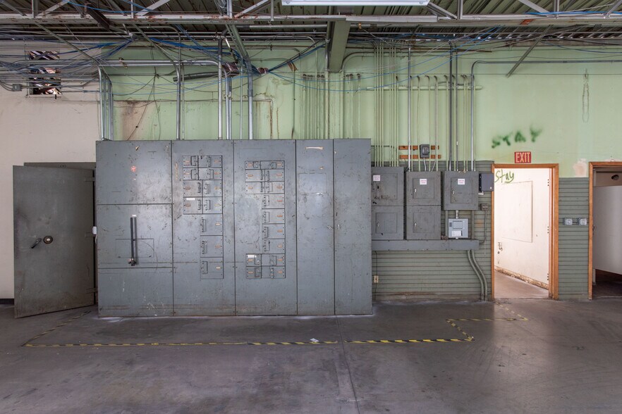 More Photos Of 2200 5th St, Wichita Falls Warehouse For Sale