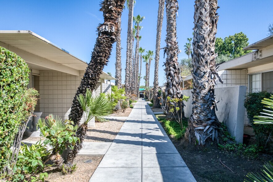 More Photos Of 446 W Shaw Ave, Fresno Office For Sale