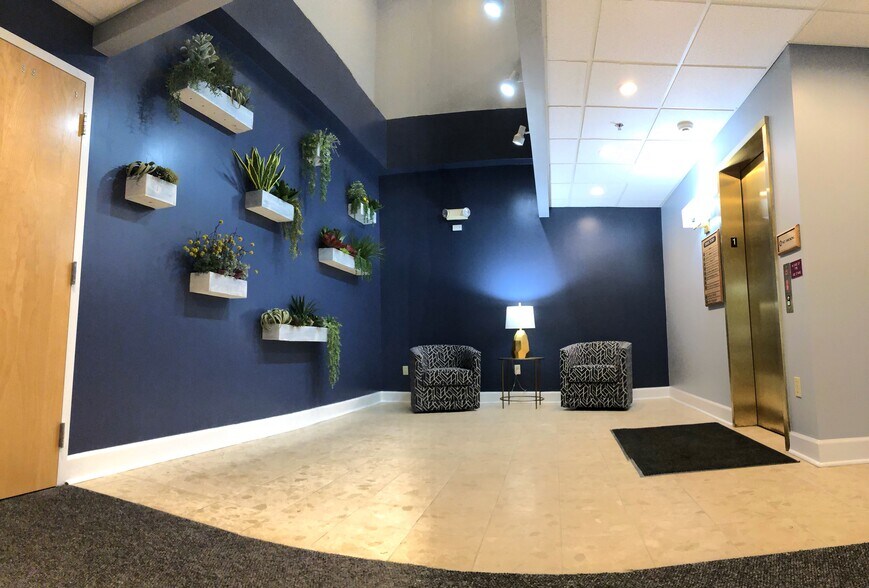 More Photos Of 4 Atrium Dr, Albany Office For Lease