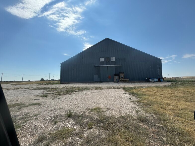 More Photos Of 280 Interstate 27 Service rd, Kress Warehouse For Lease