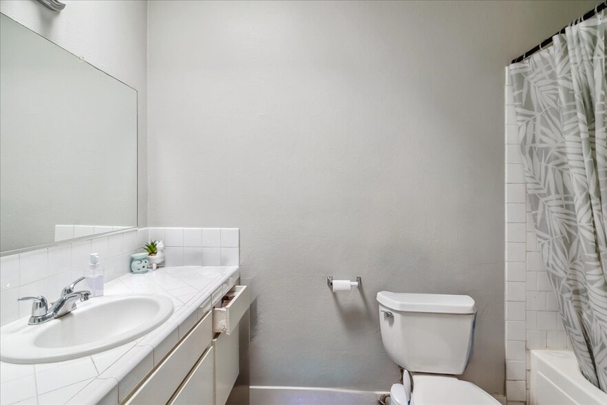 More Photos Of 13717 Chadron Ave, Hawthorne Apartments For Sale