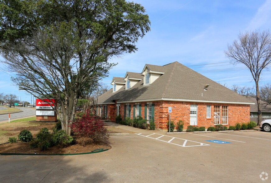 More Photos Of 1105 W Lamar Blvd, Arlington Office For Lease