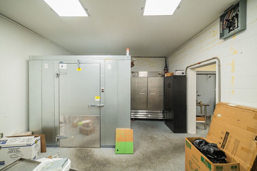 More Photos Of 464 US Highway 51 N, Bardwell Restaurant For Sale