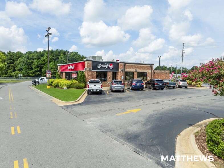 Primary Photo Of 306 NC Highway 55 W, Mount Olive Fast Food For Sale