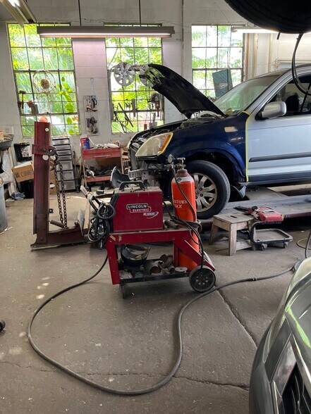 More Photos Of 2403 Mahoning Ave, Youngstown Auto Repair For Sale