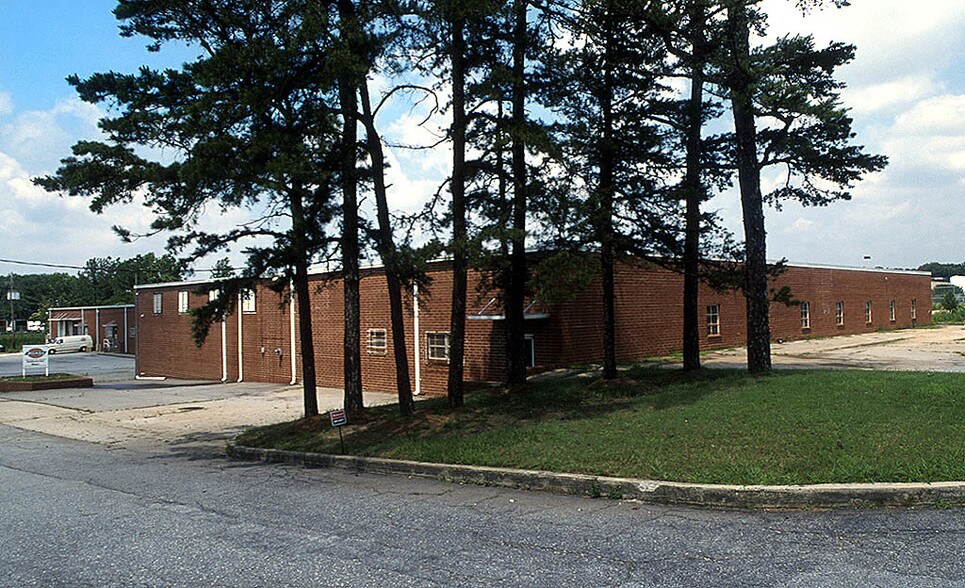 More Photos Of 2411 Sullivan Rd, College Park Warehouse For Lease