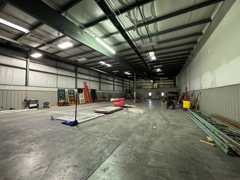 More Photos Of 3010 E 39th St, Kearney Warehouse For Sale
