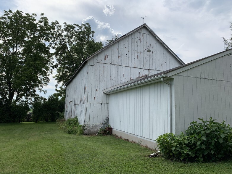 More Photos Of 422 S Main St, Shrewsbury Specialty For Sale
