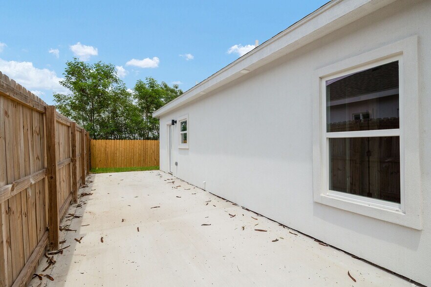 More Photos Of 412 E Acacia St, Alamo Apartments For Sale