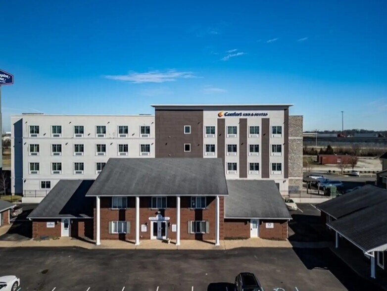 Primary Photo Of 1446 Horn St, Clarksville Office For Lease