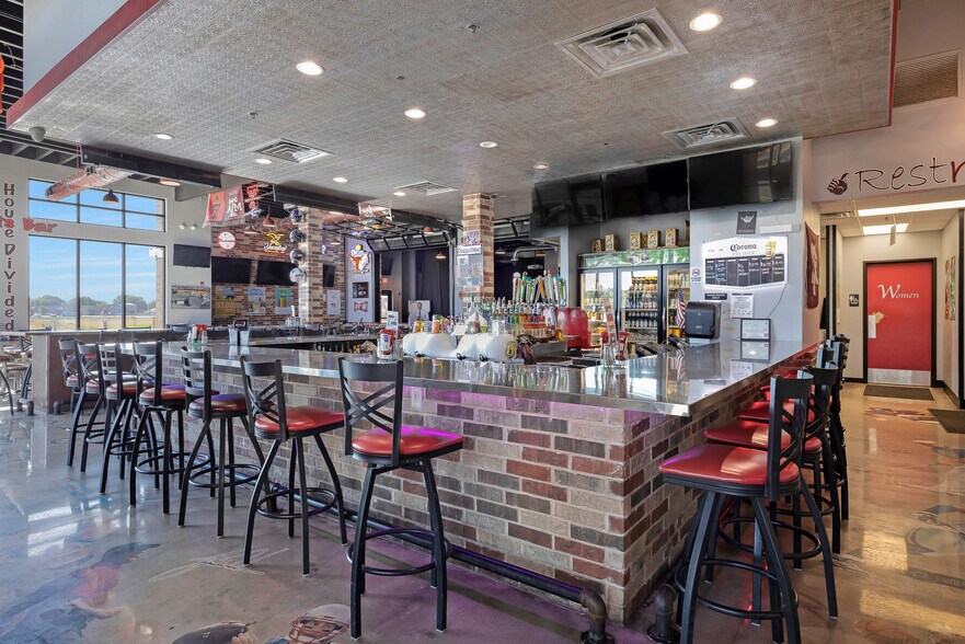 More Photos Of 7609 Hillside Rd, Amarillo Freestanding For Lease