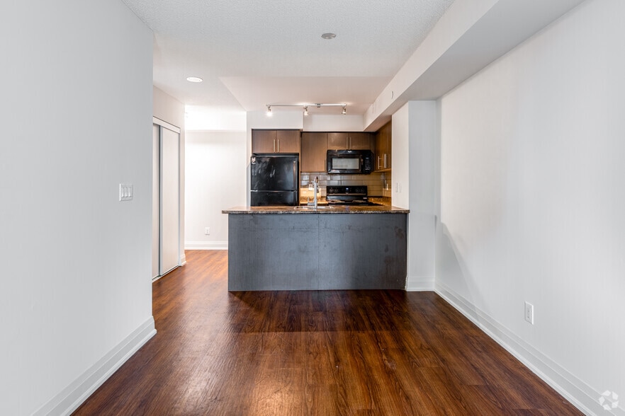 More Photos Of 614 Church St, Toronto Apartments For Lease