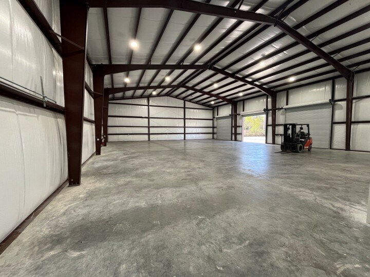More Photos Of 11002 Sleepy Hollow Rd, Conroe Warehouse For Lease